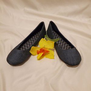 NEVER WORN Jean-like flat shoes